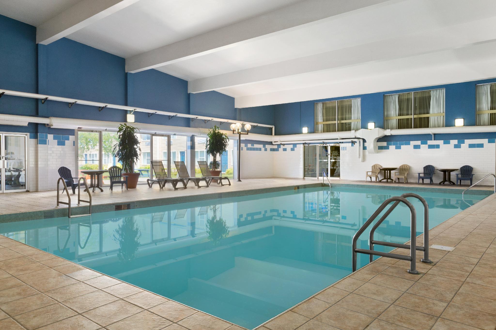 Days Inn & Suites By Wyndham Moncton Buitenkant foto