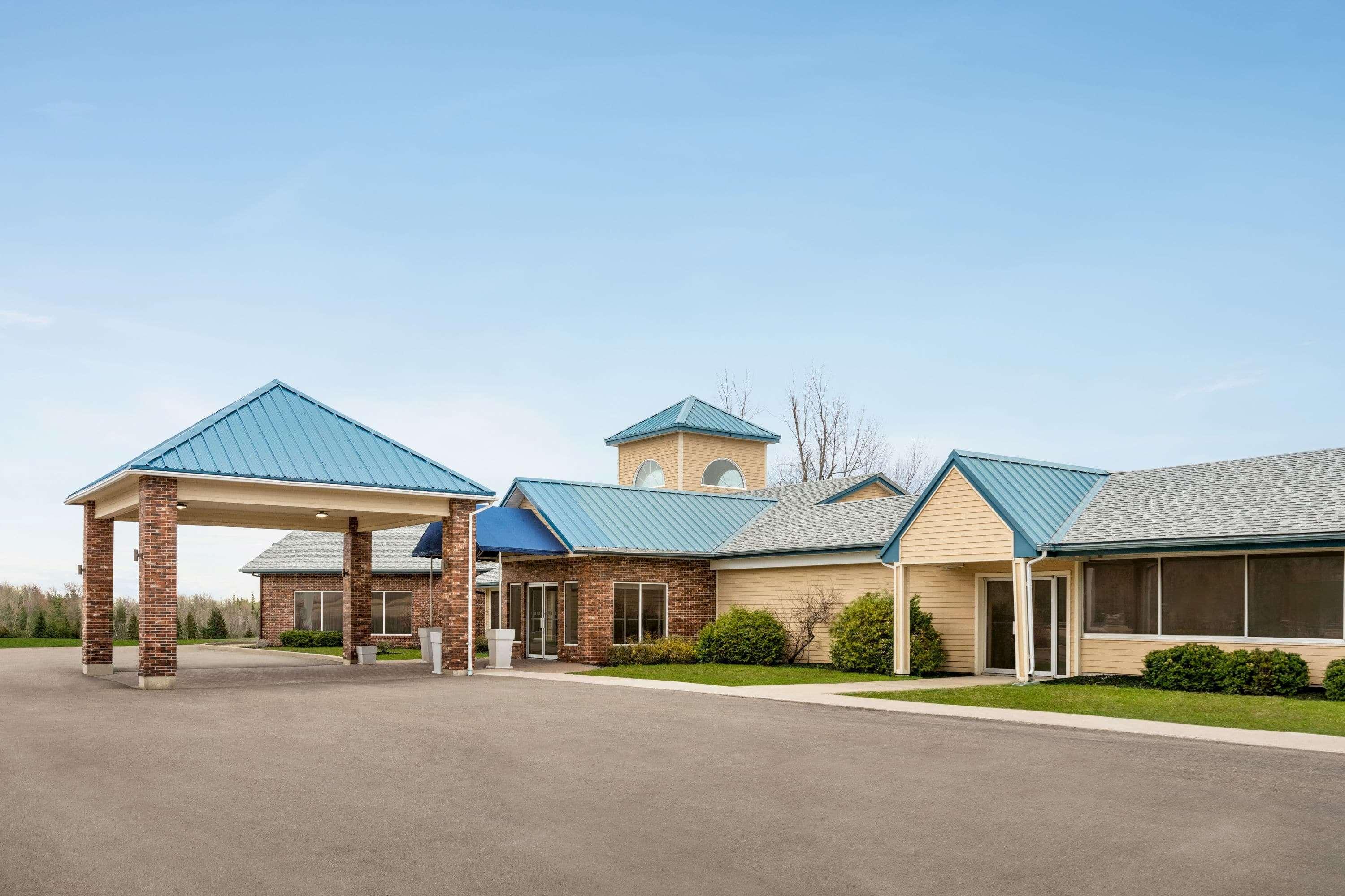 Days Inn & Suites By Wyndham Moncton Buitenkant foto