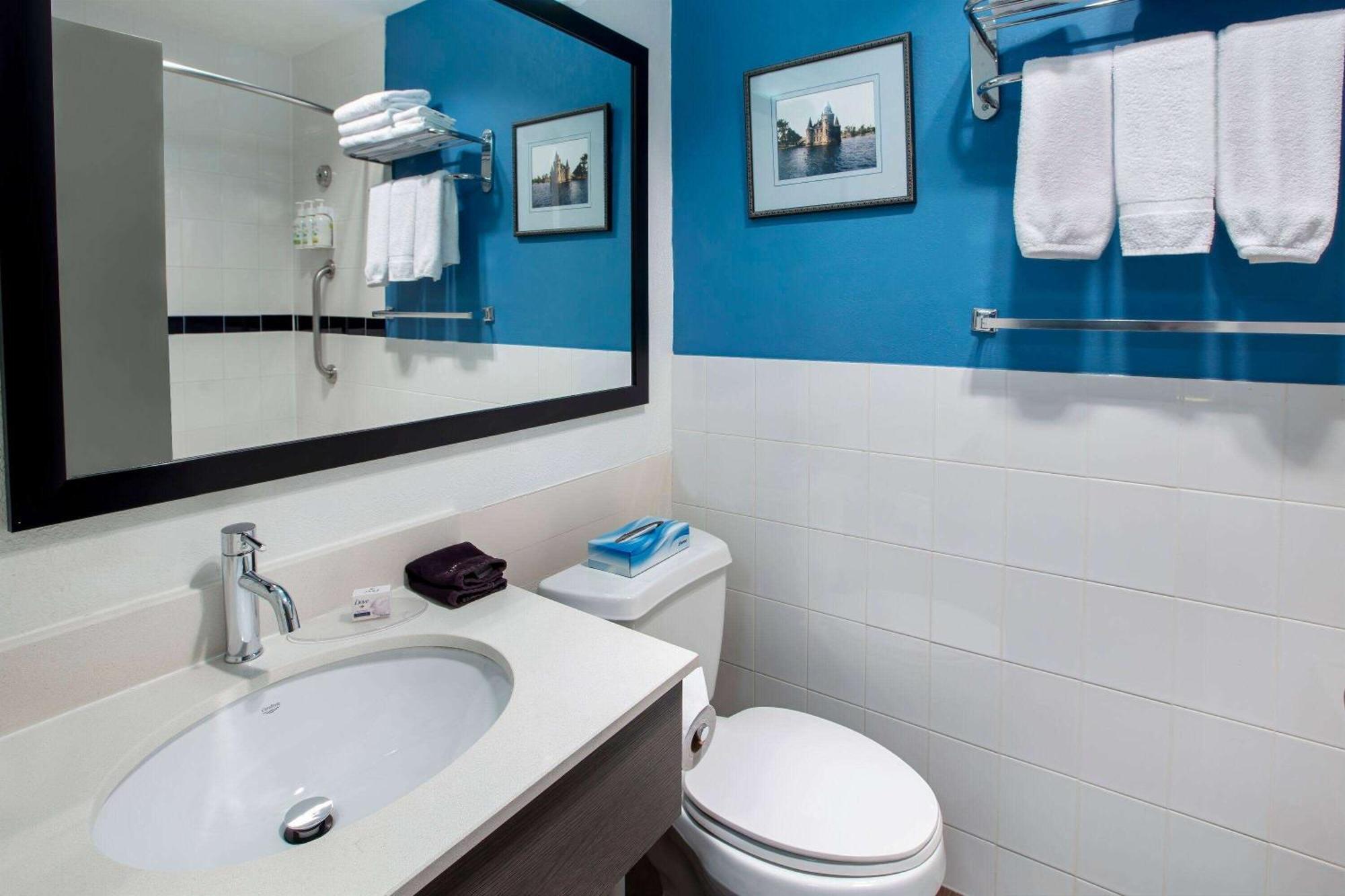 Days Inn & Suites By Wyndham Moncton Buitenkant foto