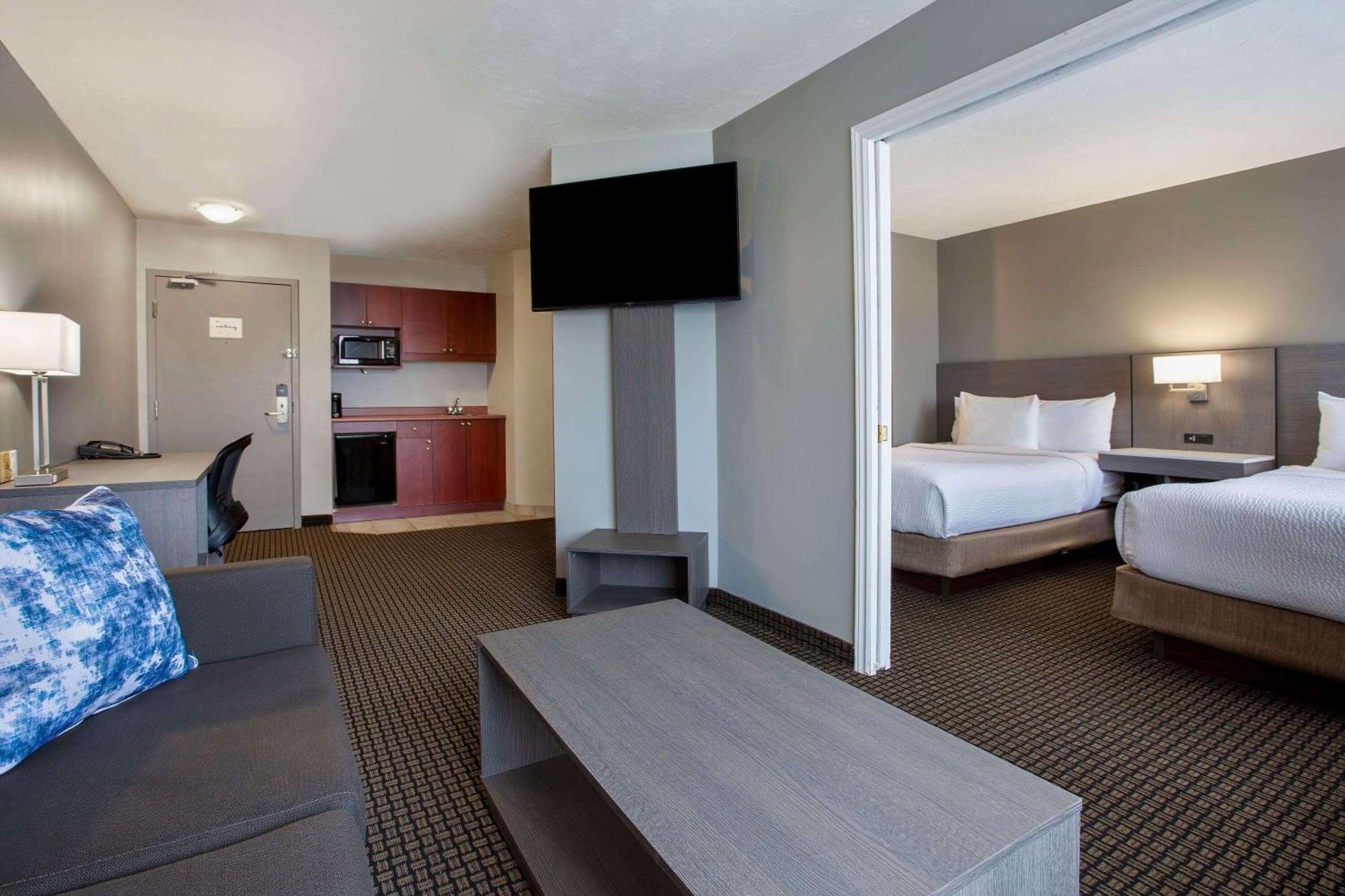 Days Inn & Suites By Wyndham Moncton Buitenkant foto