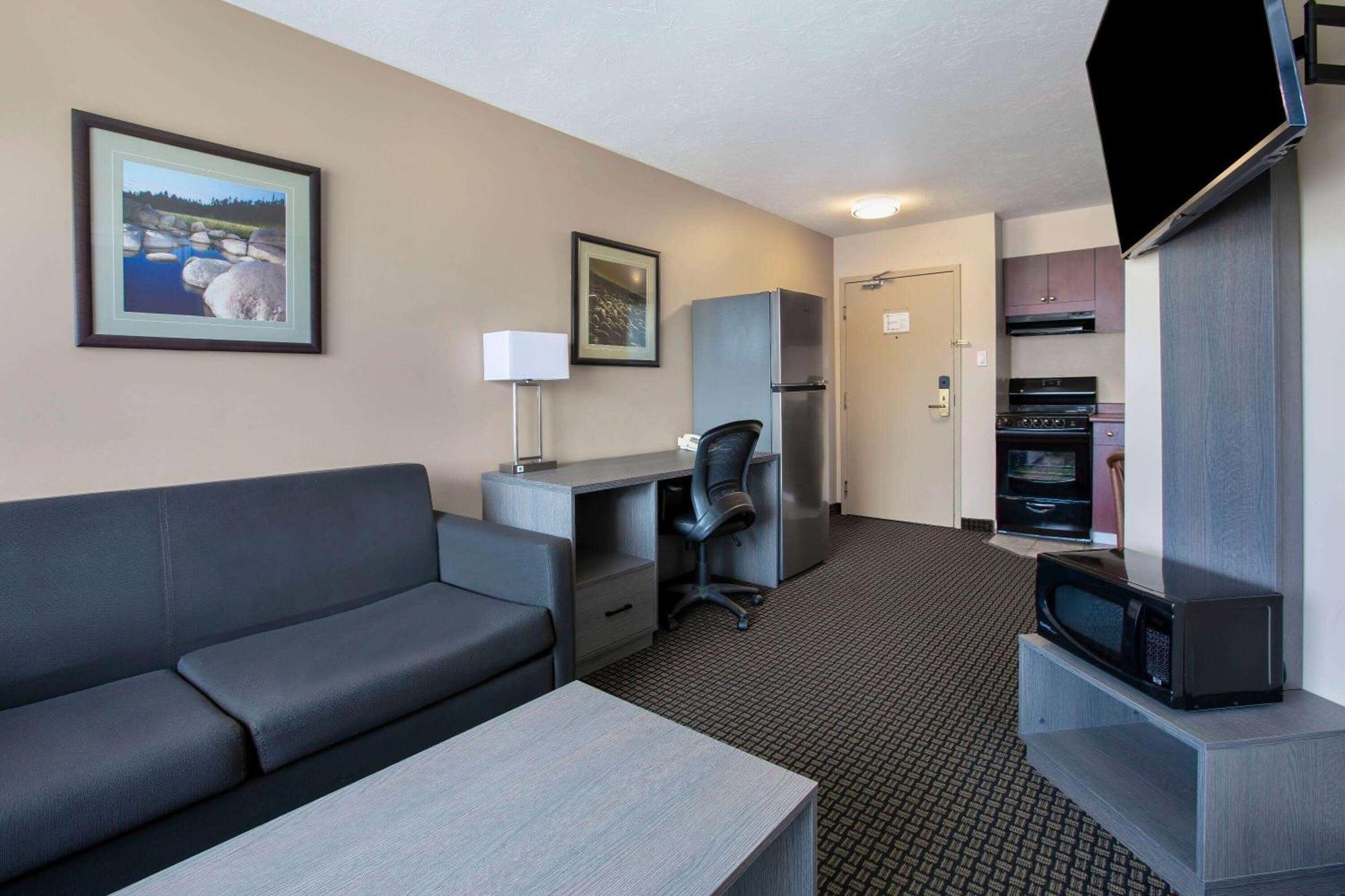 Days Inn & Suites By Wyndham Moncton Buitenkant foto