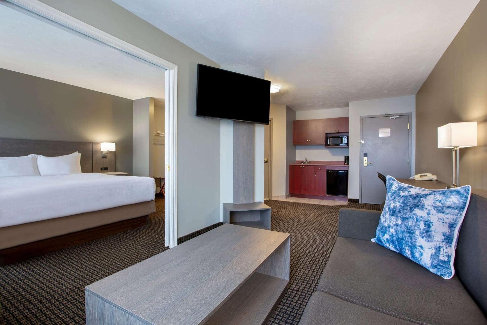 Days Inn & Suites By Wyndham Moncton Buitenkant foto