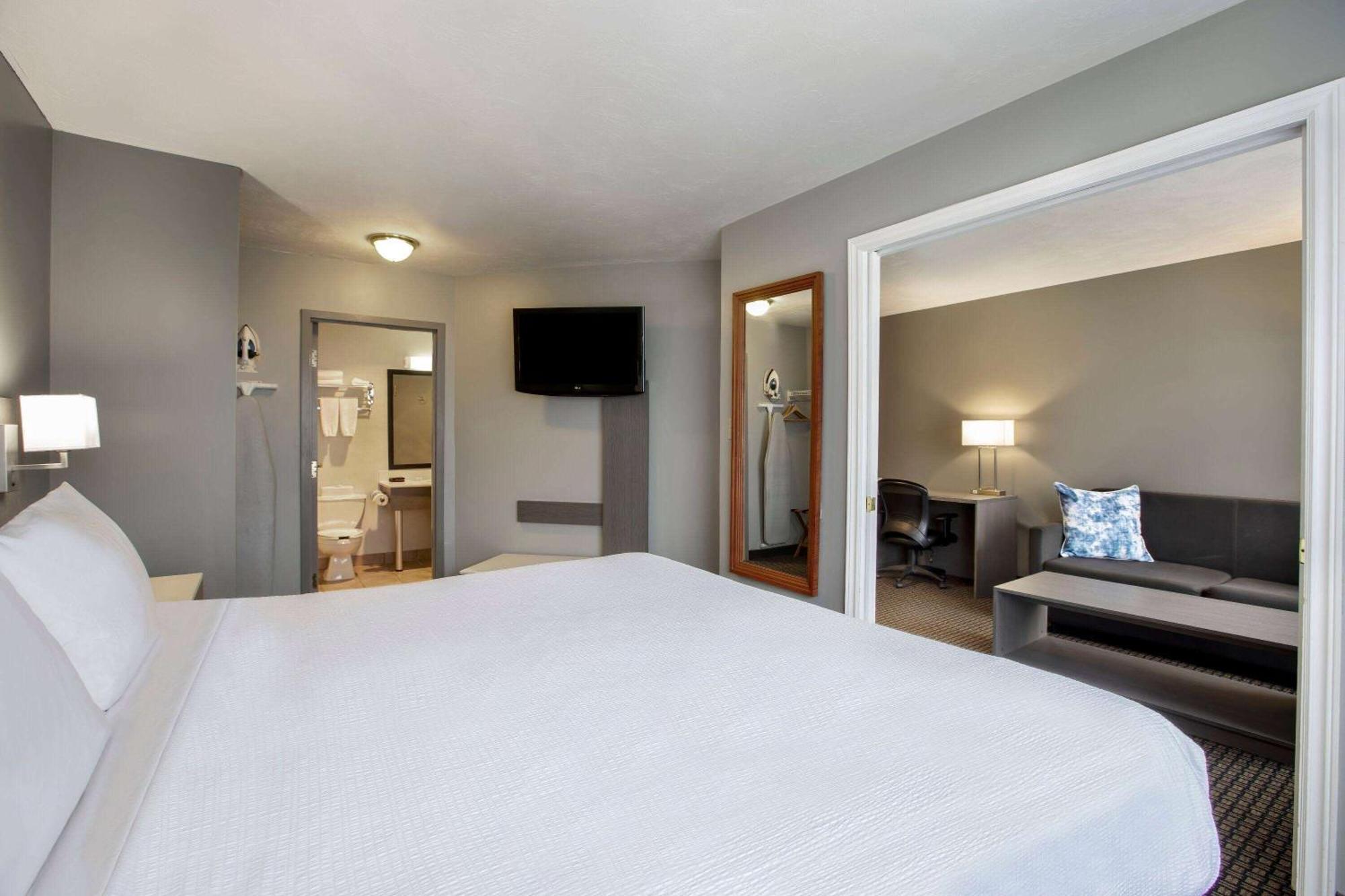Days Inn & Suites By Wyndham Moncton Buitenkant foto
