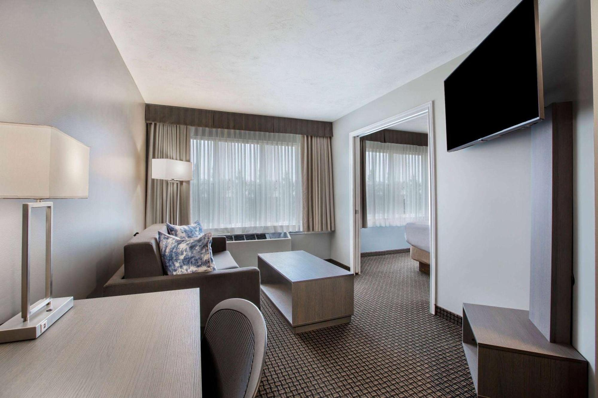 Days Inn & Suites By Wyndham Moncton Buitenkant foto
