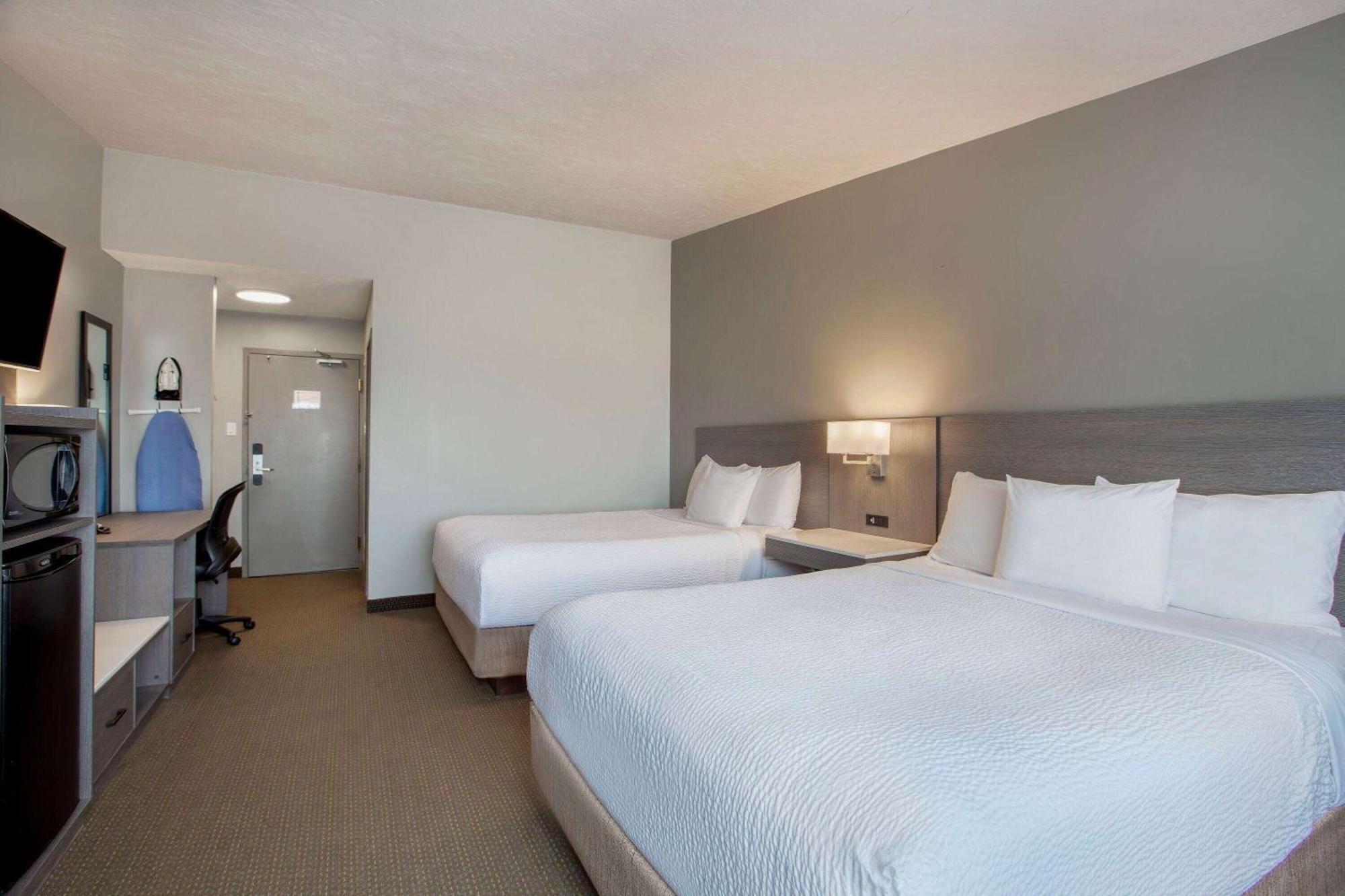 Days Inn & Suites By Wyndham Moncton Buitenkant foto