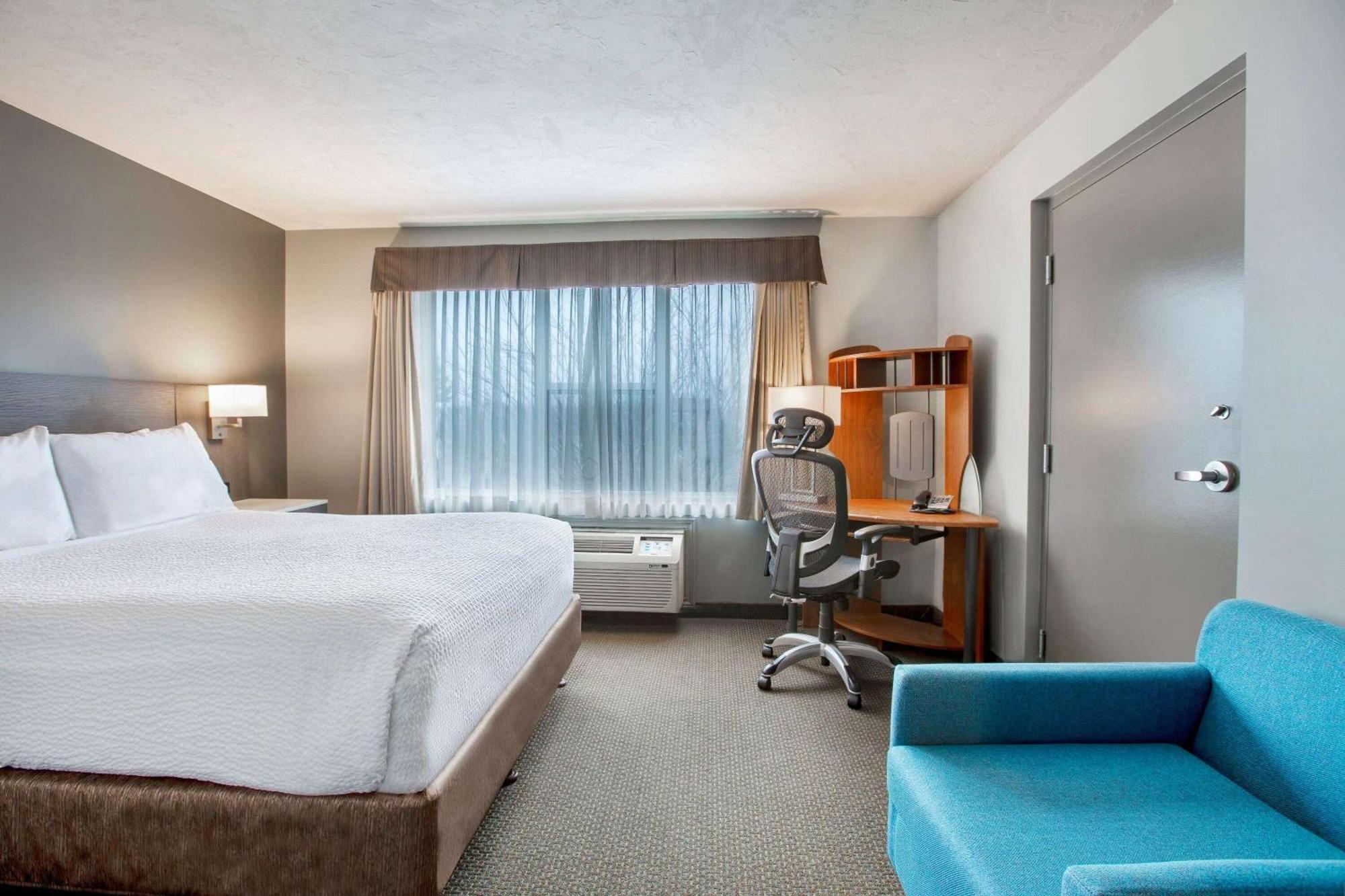 Days Inn & Suites By Wyndham Moncton Buitenkant foto