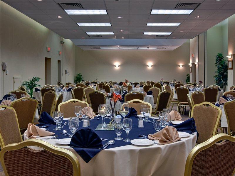 Days Inn & Suites By Wyndham Moncton Buitenkant foto