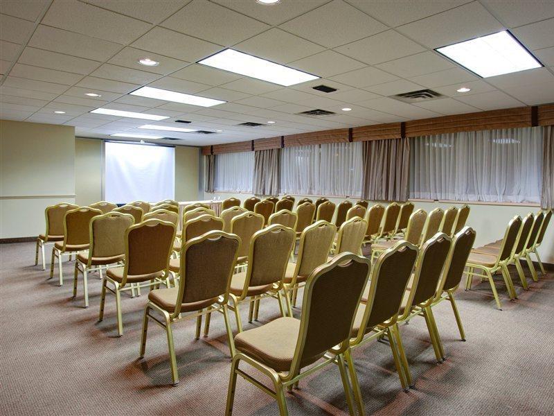 Days Inn & Suites By Wyndham Moncton Buitenkant foto